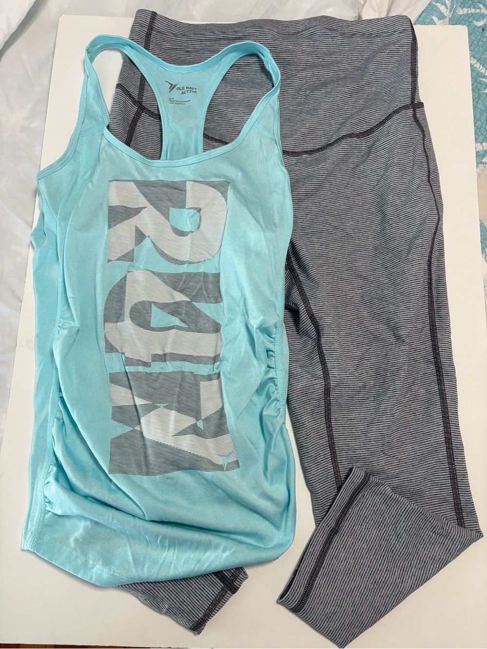 Old navy active maternity workout tank capris S